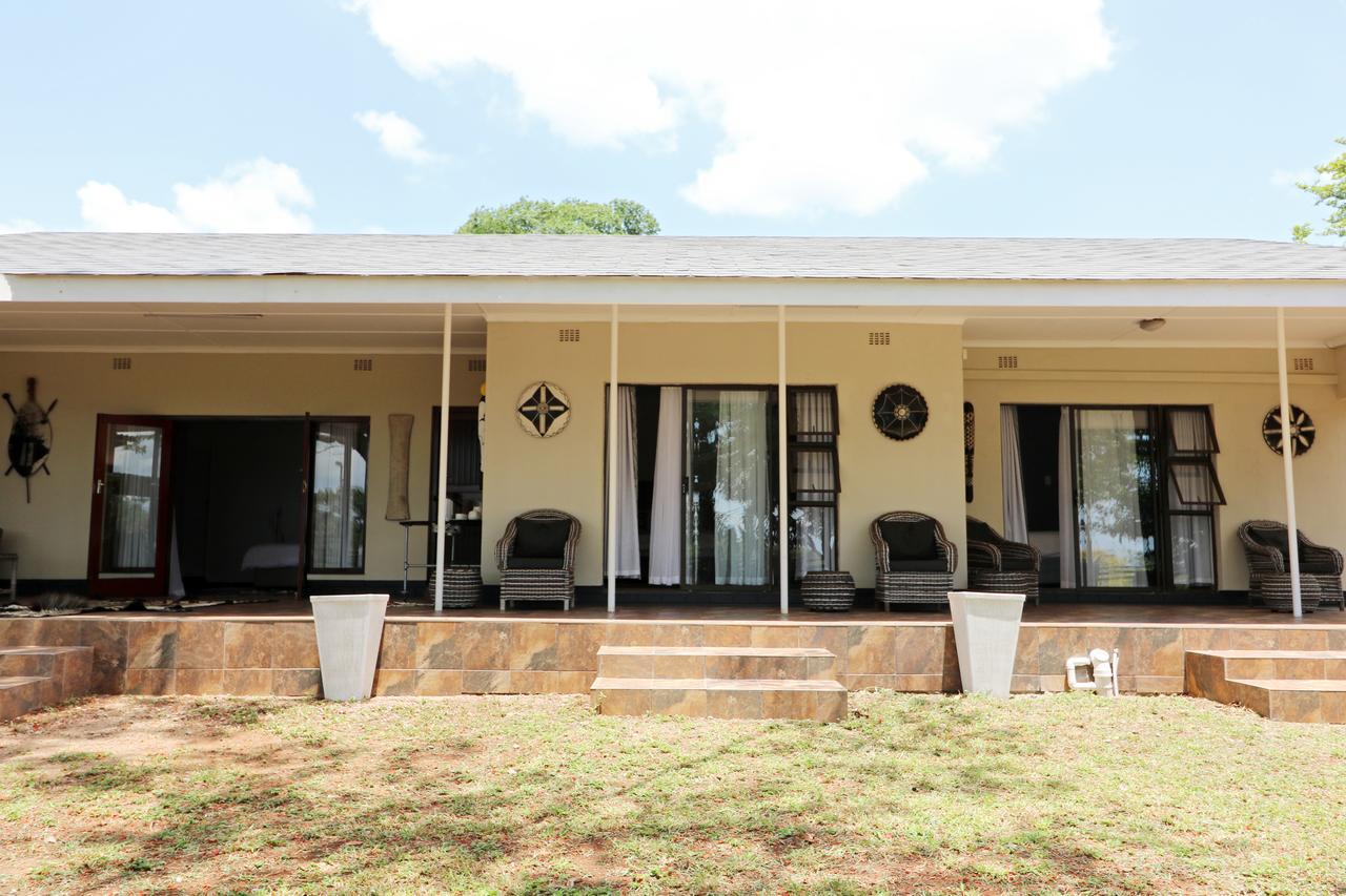 Msitu Kwetu Lodge & Safaris フルフルウェ エクステリア 写真