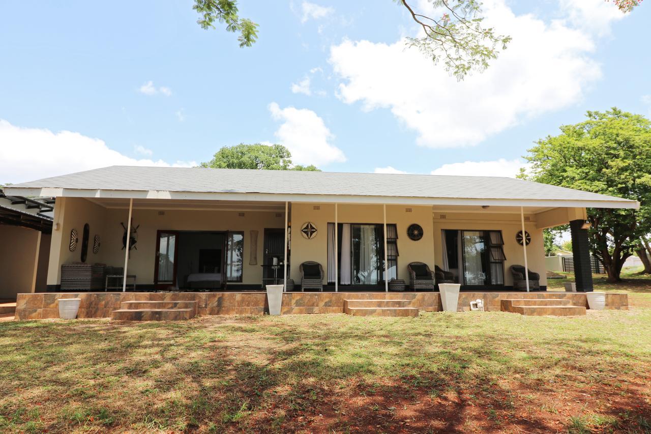 Msitu Kwetu Lodge & Safaris フルフルウェ エクステリア 写真