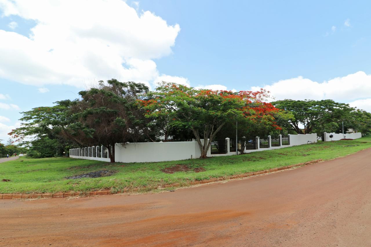 Msitu Kwetu Lodge & Safaris フルフルウェ エクステリア 写真