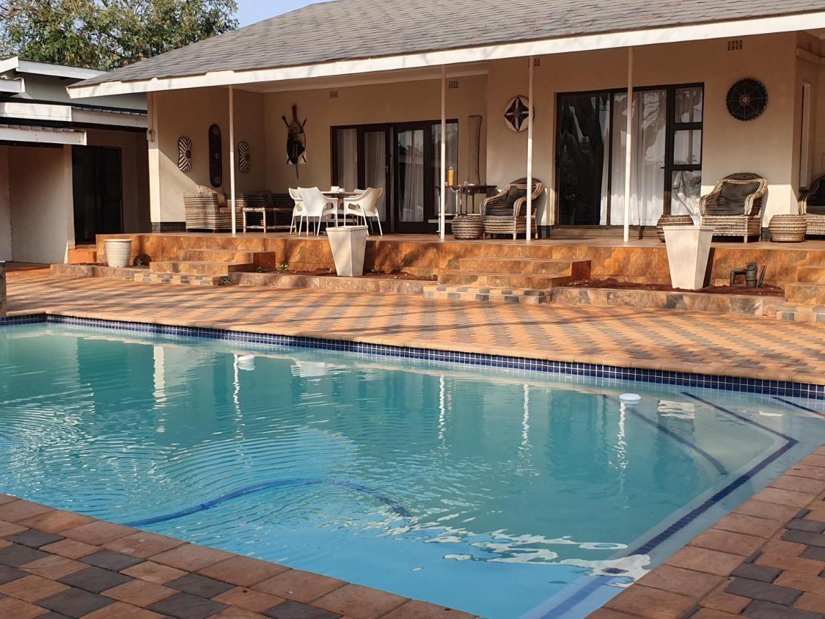 Msitu Kwetu Lodge & Safaris フルフルウェ エクステリア 写真